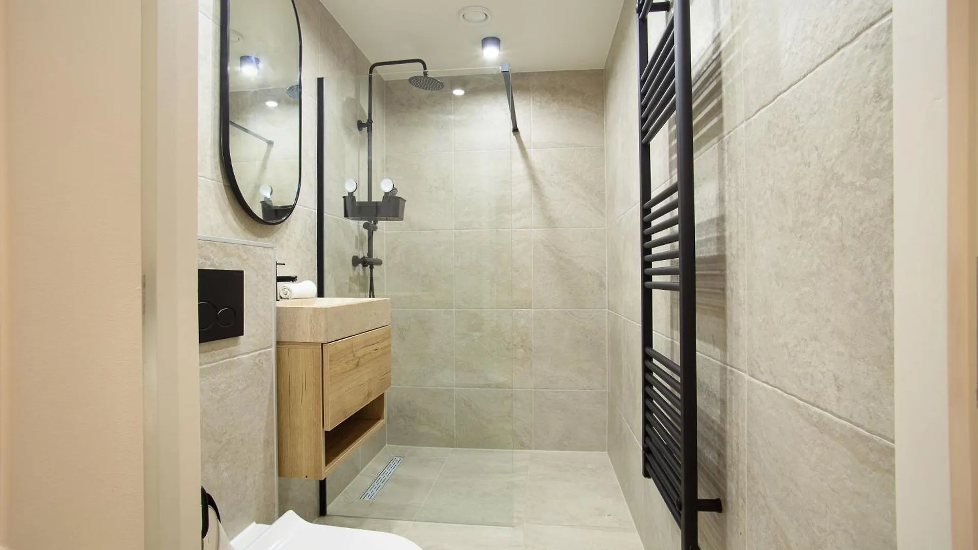 Curated Apartment Near Scheveningen Beach لاهاي