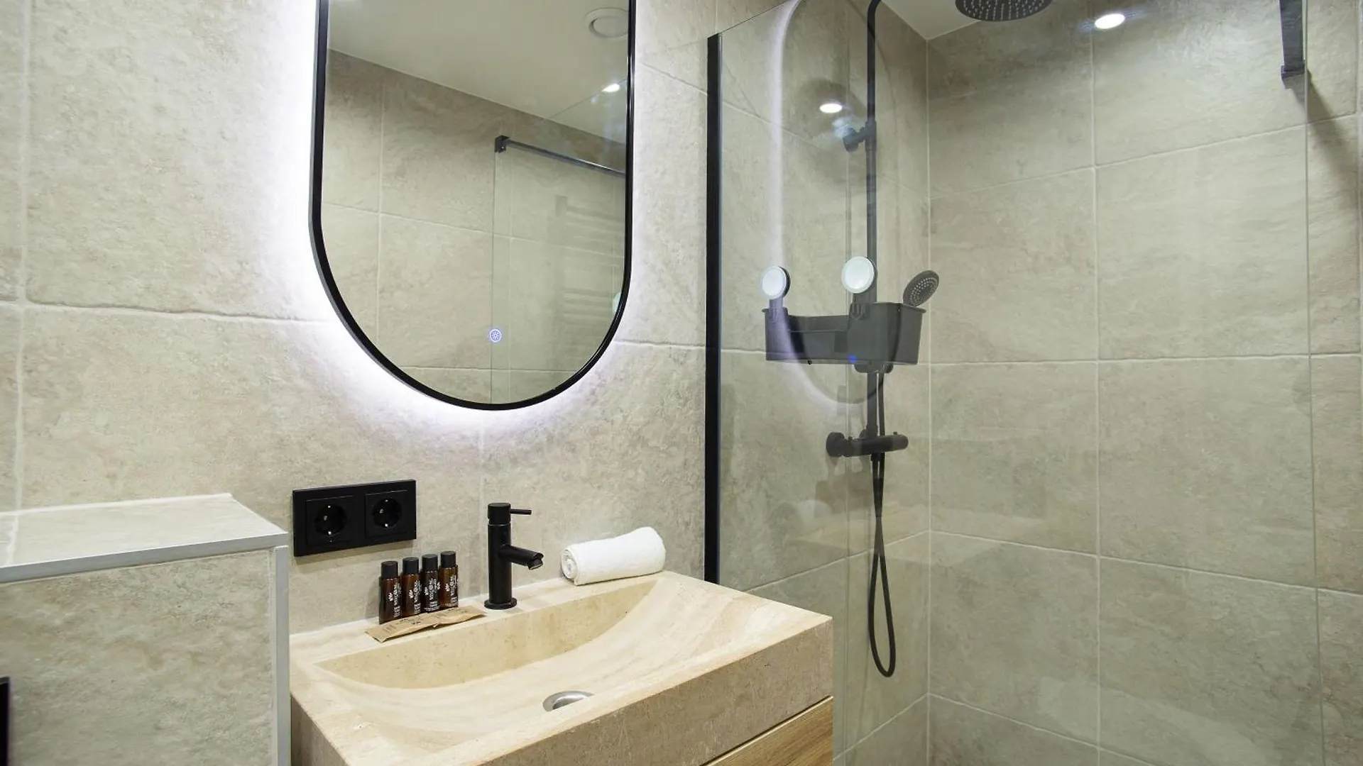 Curated Apartment Near Scheveningen Beach لاهاي