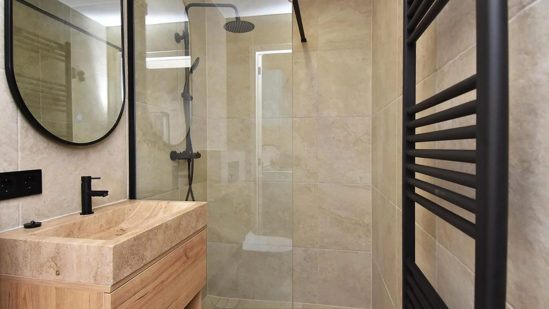 Curated Apartment Near Scheveningen Beach لاهاي هولندا