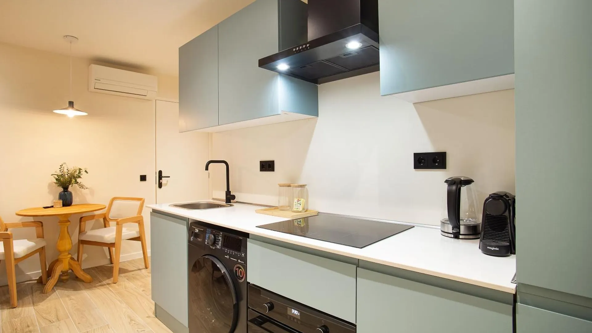 Curated Apartment Near Scheveningen Beach لاهاي