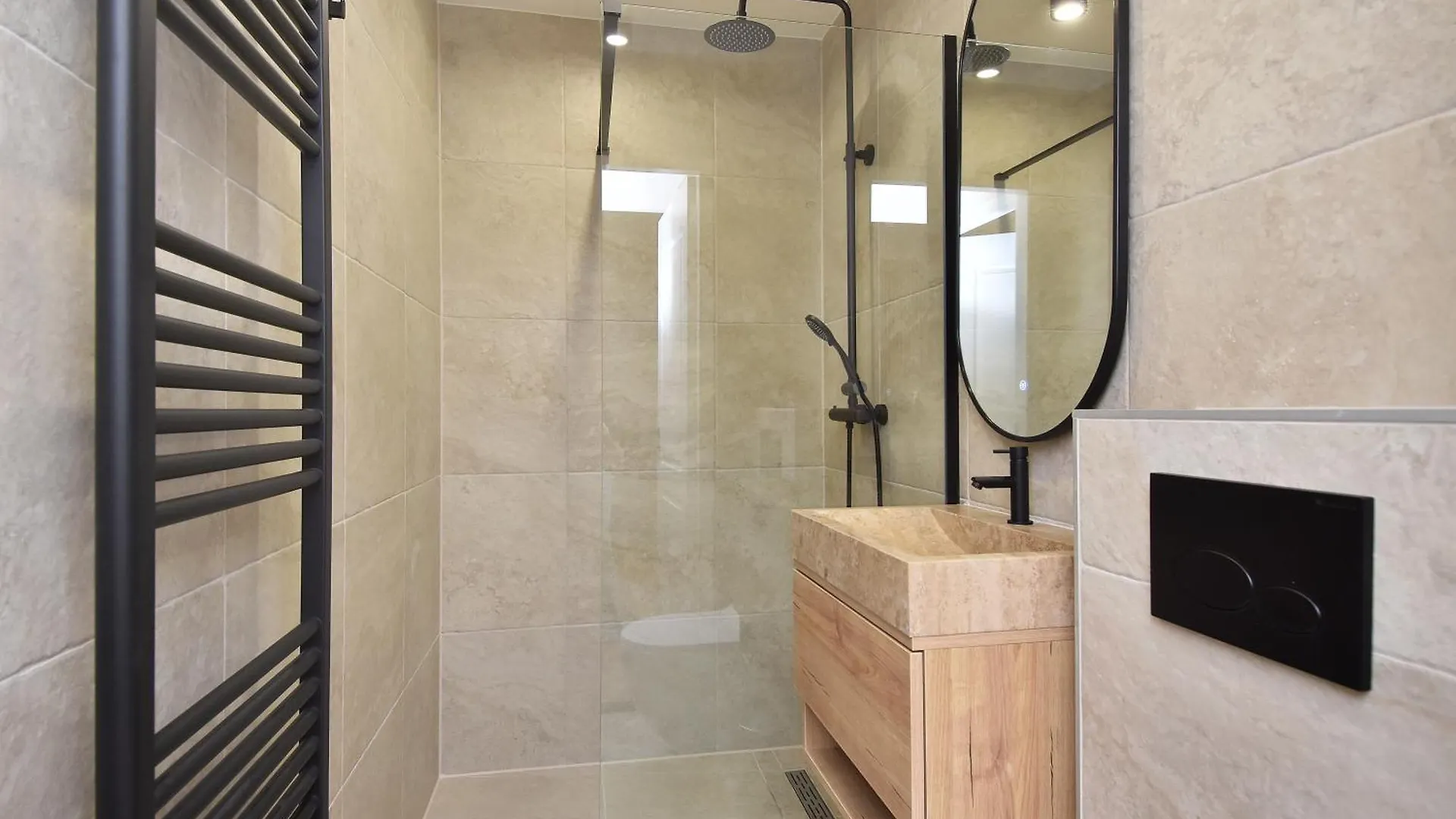 Curated Apartment Near Scheveningen Beach لاهاي