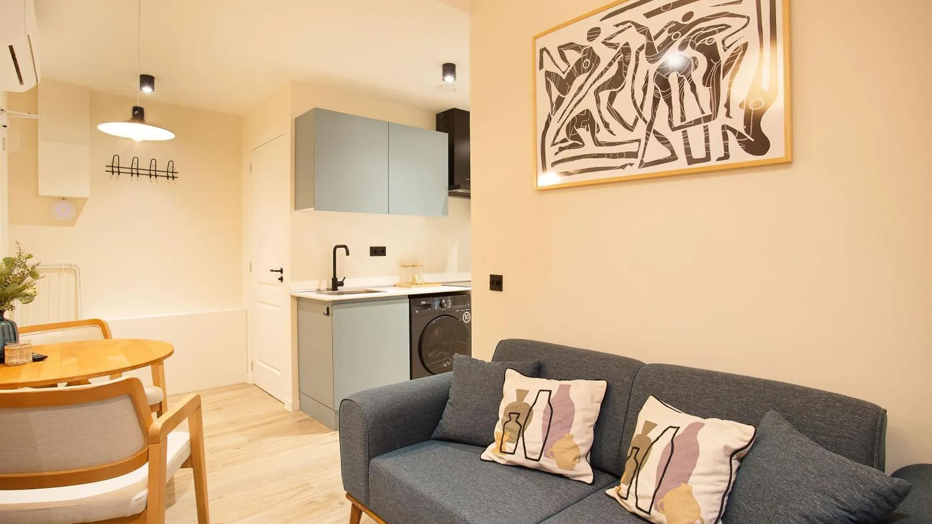 Curated Apartment Near Scheveningen Beach لاهاي