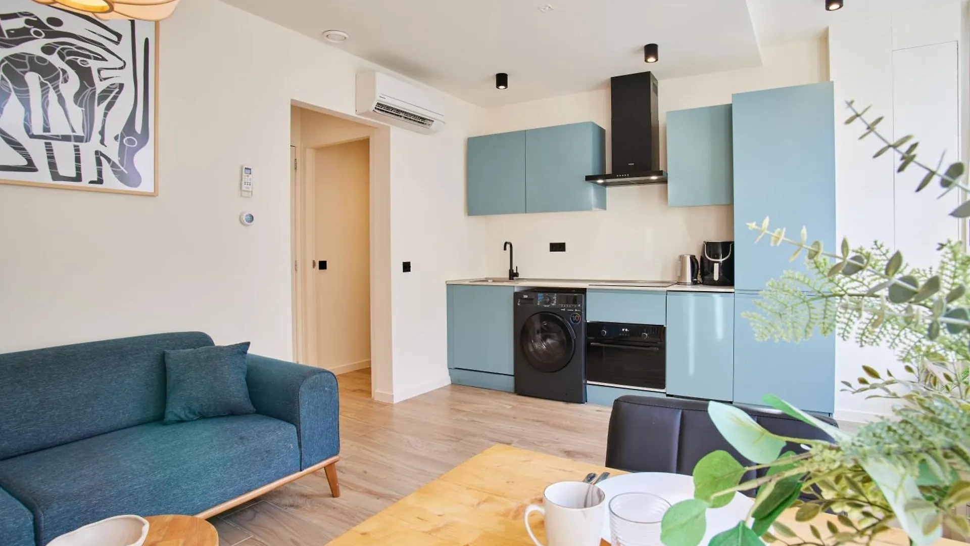 Curated Apartment Near Scheveningen Beach لاهاي